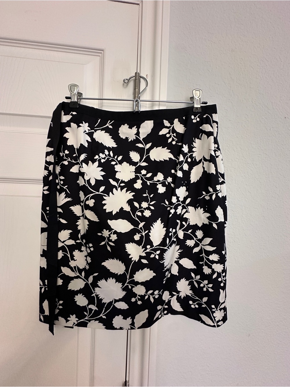 Petite Sophisticate Black & White Floral A-Line Skirt